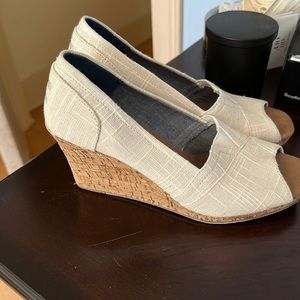 Cream wedge Toms shoes